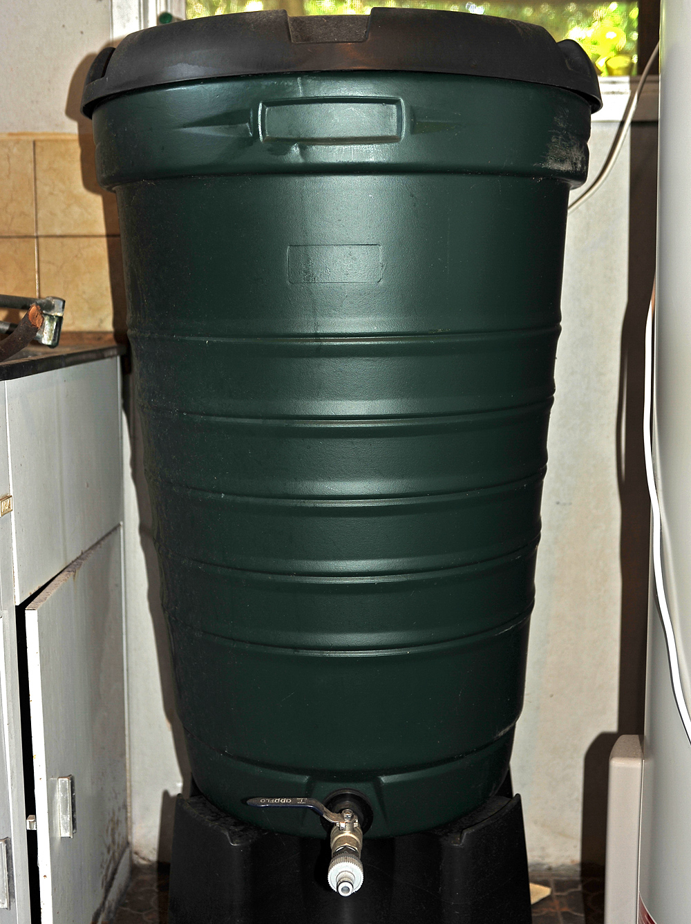 These small, cheap water tanks can be used indoors or outdoors. When empty they are easily carried by one person, and can be transported in an ordinary car.